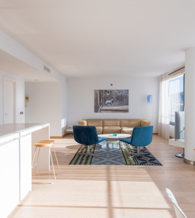 Resa Estates Ibiza for sale te koop apartment views Botafoch Talamanca living and kitchen.jpg